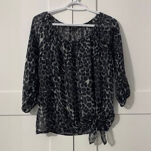 Express Like New Women's Black & Gray Animal Print Tie-Hem Blouse